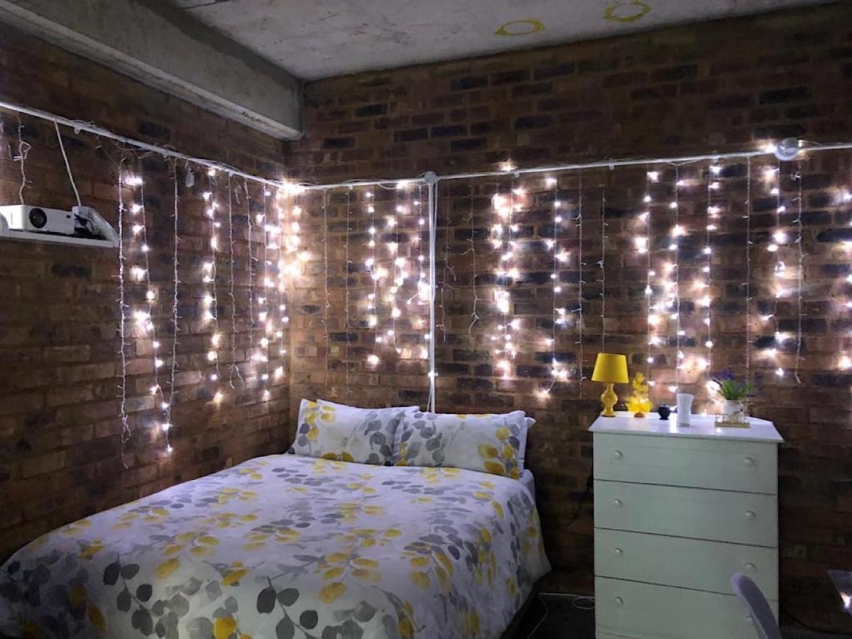 Cozy Apartment In The Center Of Maboneng With Free Wifi Йоханесбург Екстериор снимка
